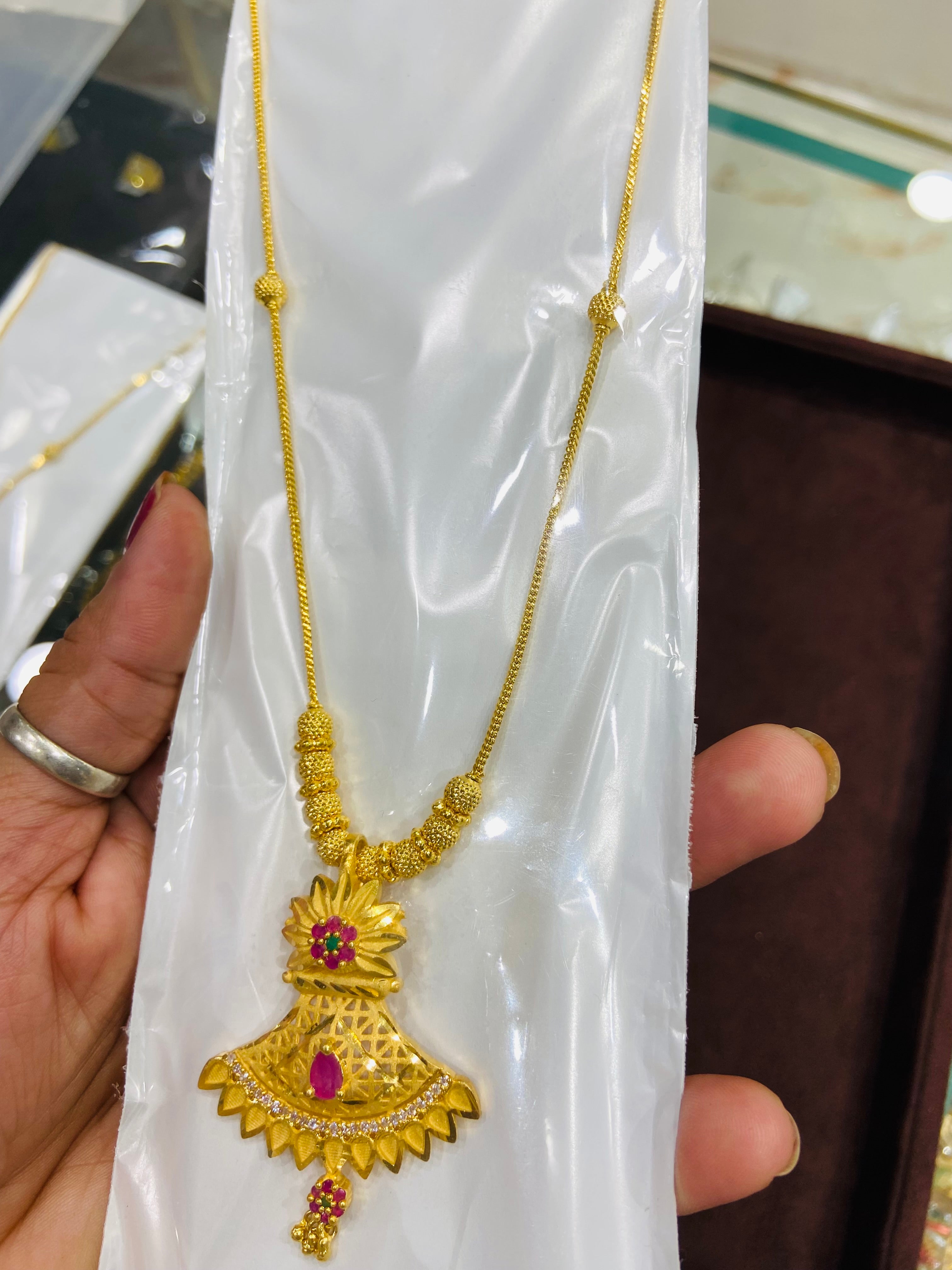 Fancy 1 Gram Gold Round Pendant with Classic Finish PS21