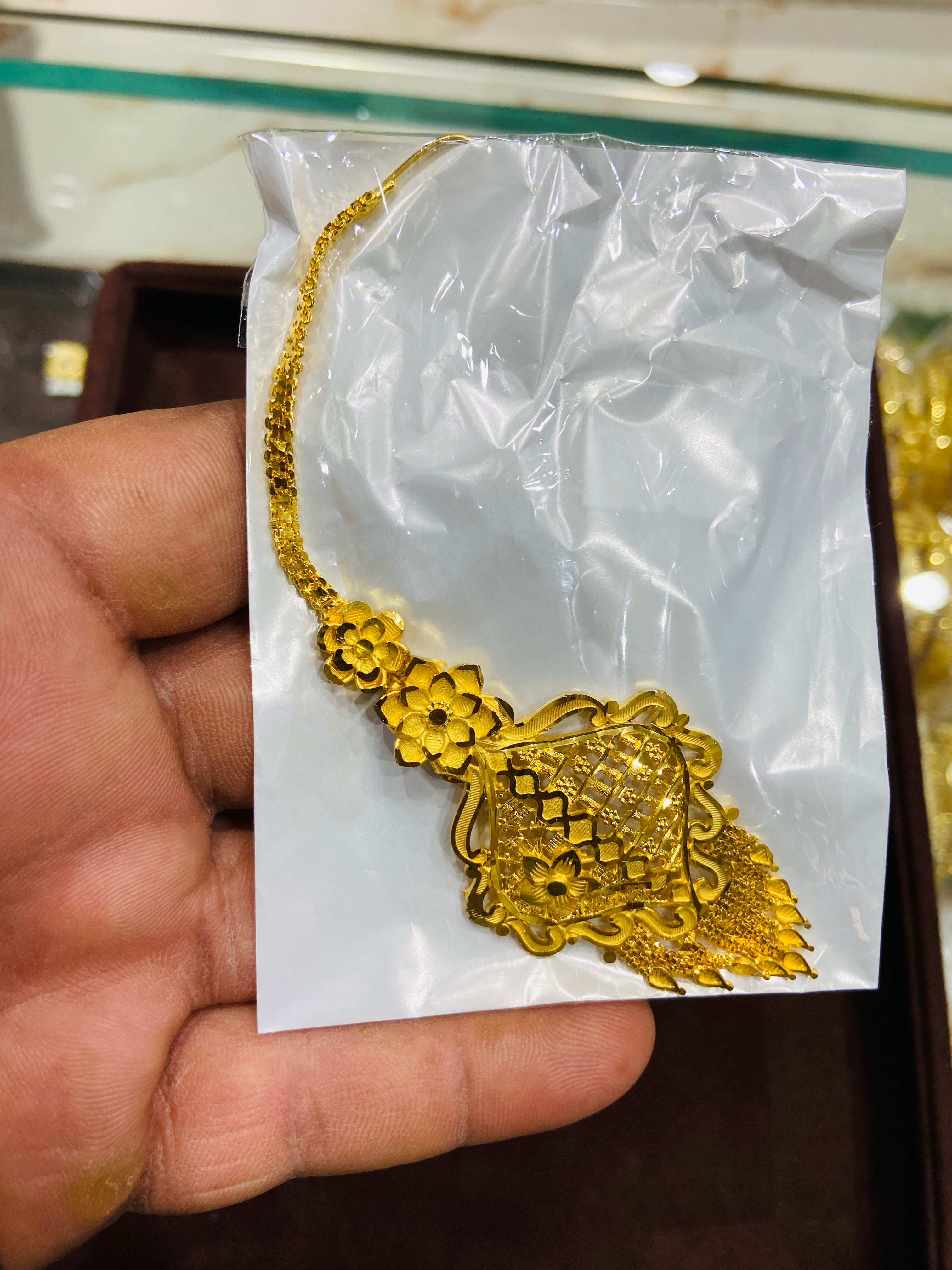 Exclusive one gram gold Maang tikka MT10