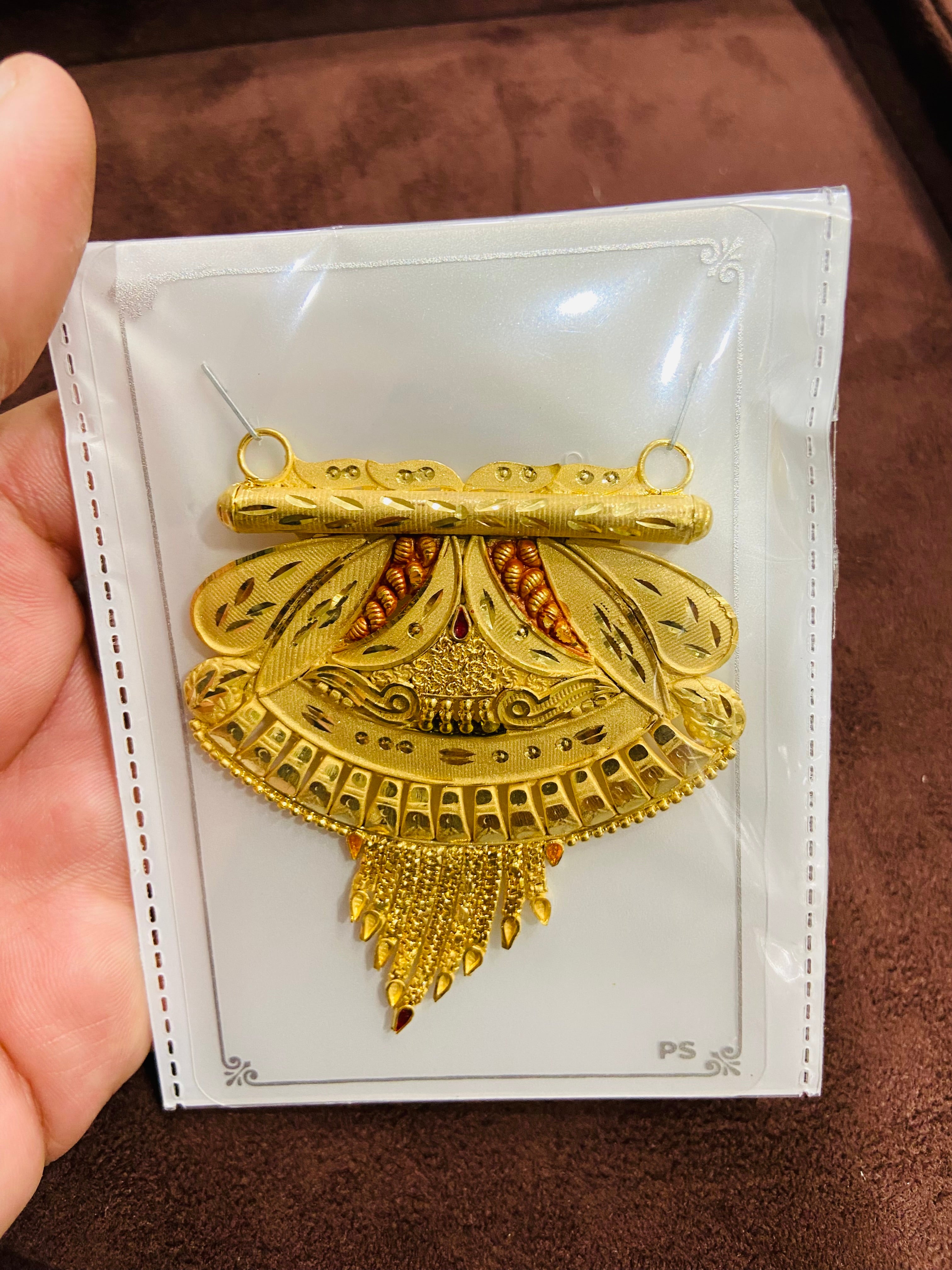 Gold Polish Pendant for Wedding Wear