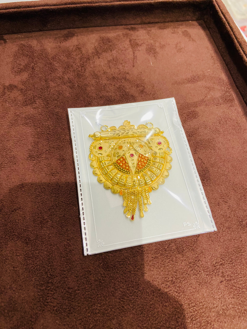 1 GM Gold Ribbon Pendant LK02
