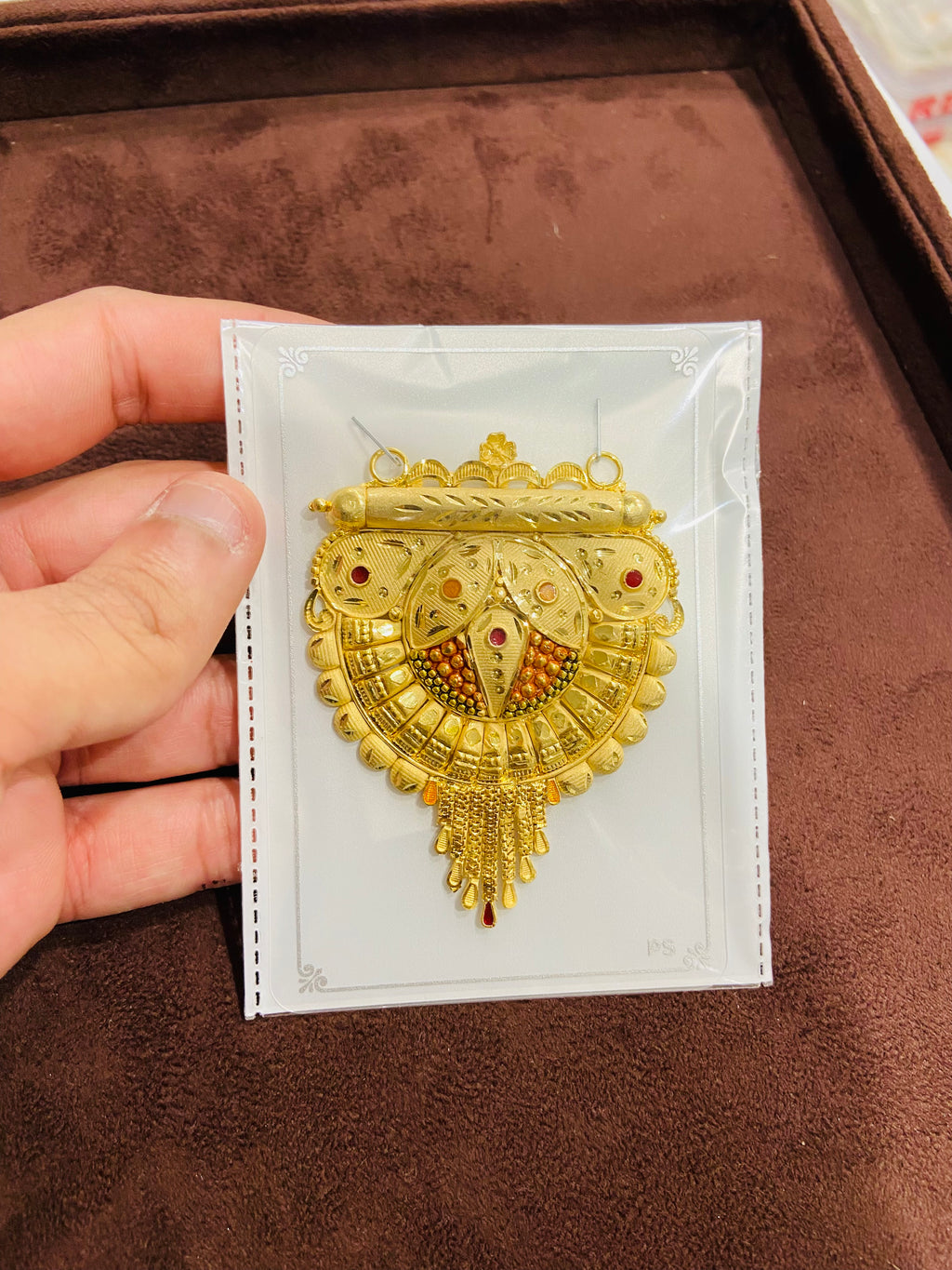 1 GM Gold Ribbon Pendant LK02