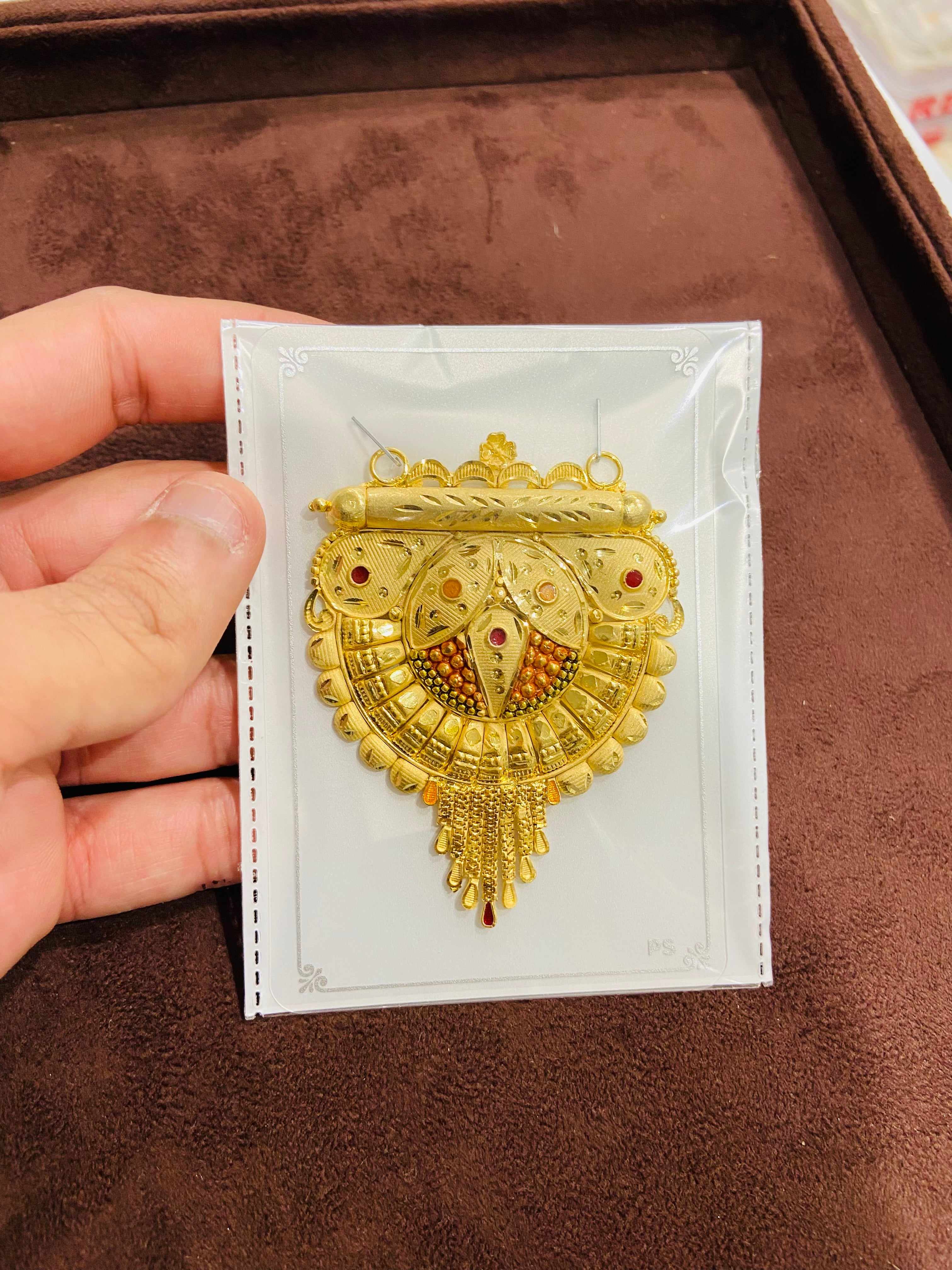 1 GM Gold Ribbon Pendant LK02