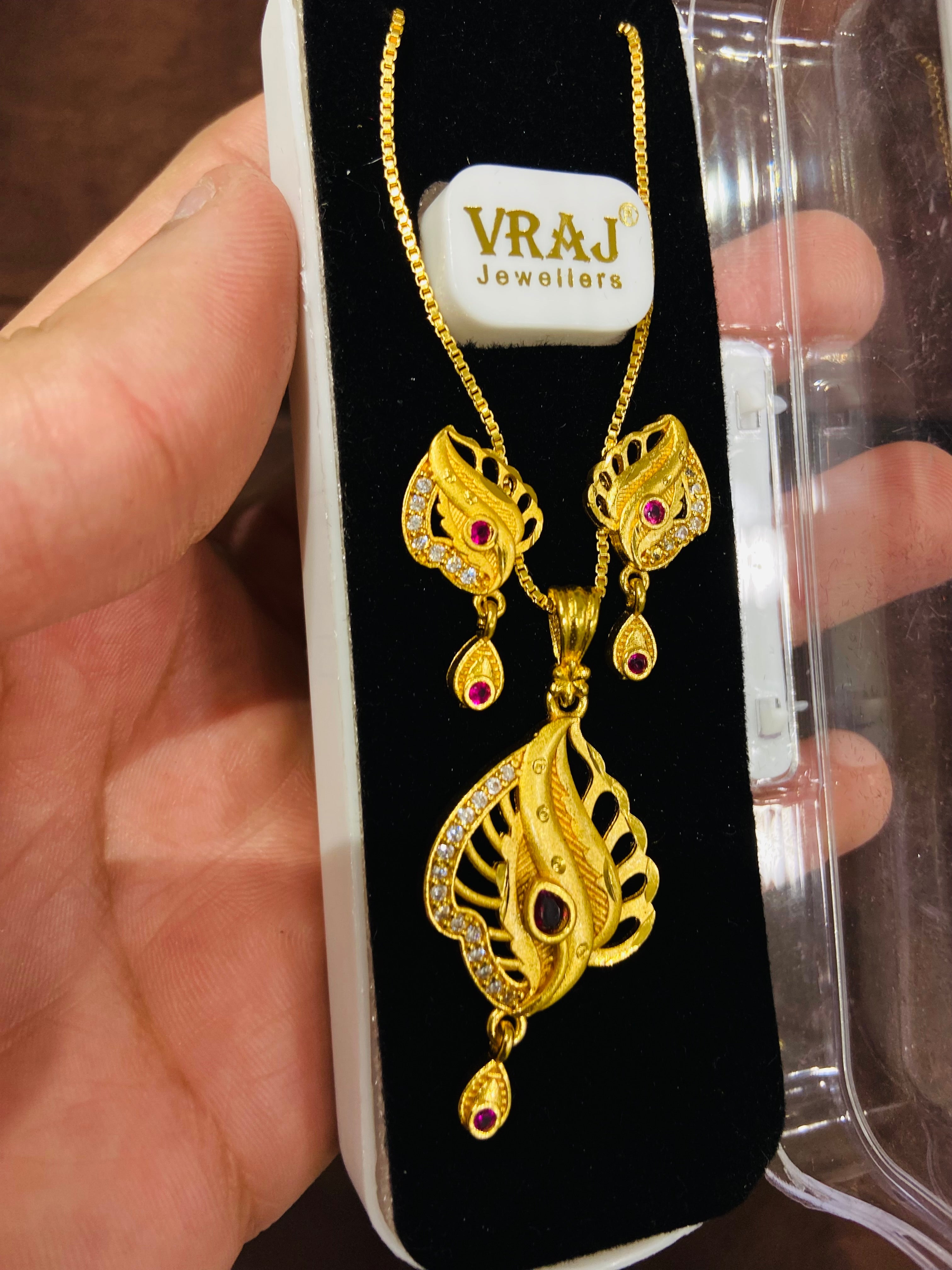 Stylish Pendant Set for Girls