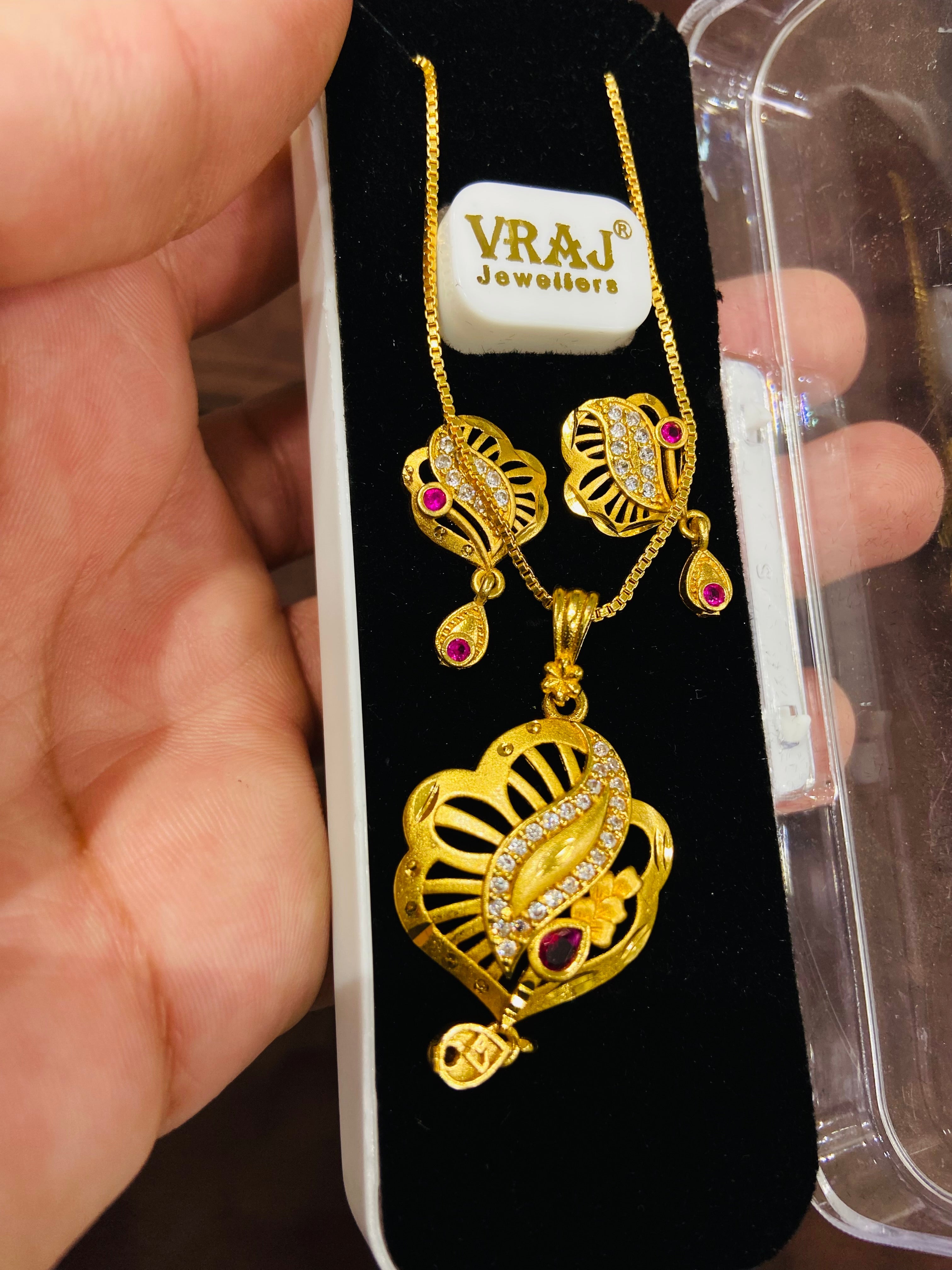 Pendant Set for Wedding Functions